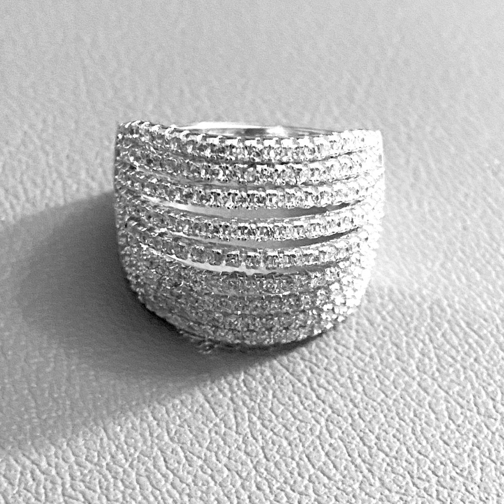 Beautiful CZ silver ring size 8